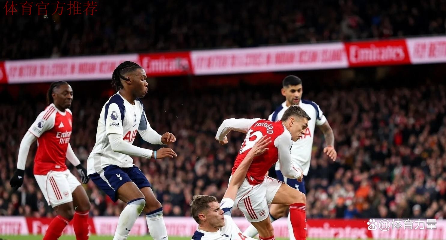 埃泽踢疯了！北伦敦德比首战戴帽，47年第一人，7战热刺轰6球